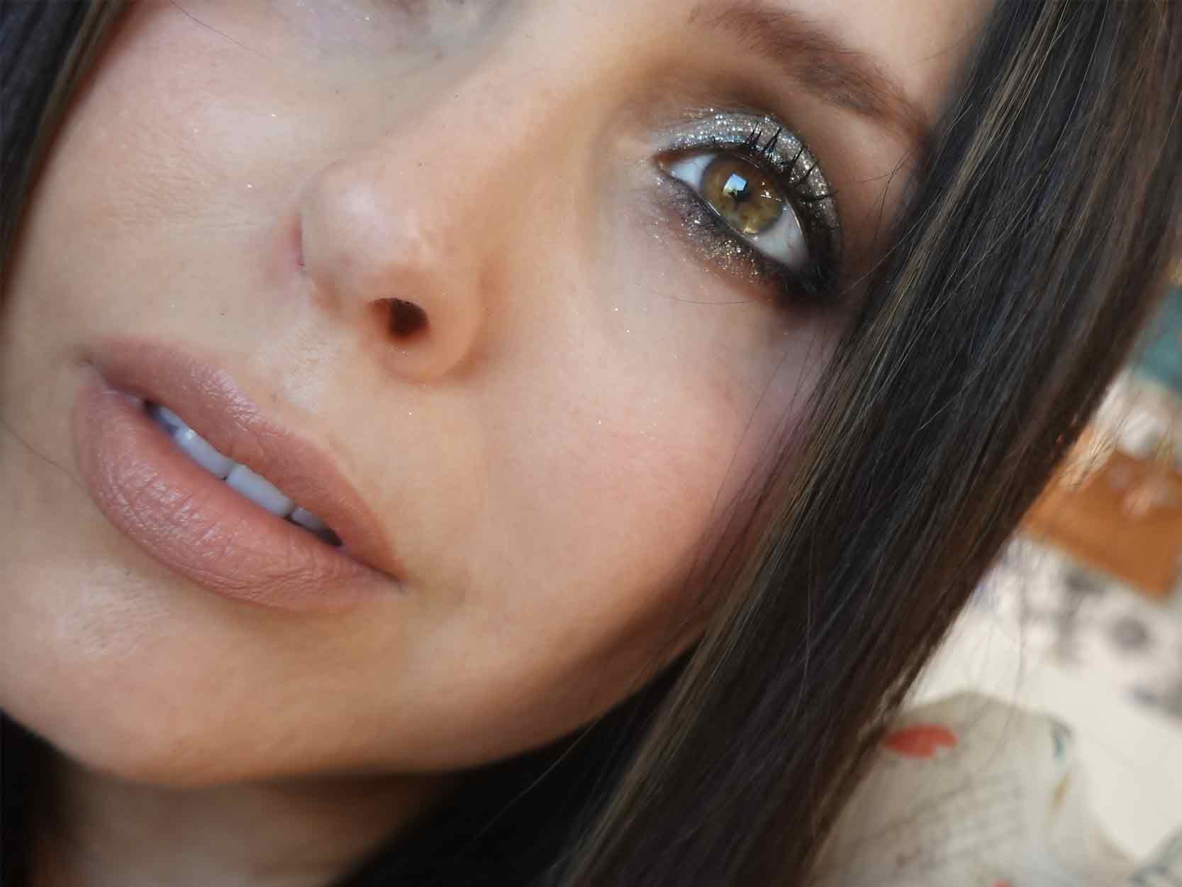 applicazione ombretto glitter argento